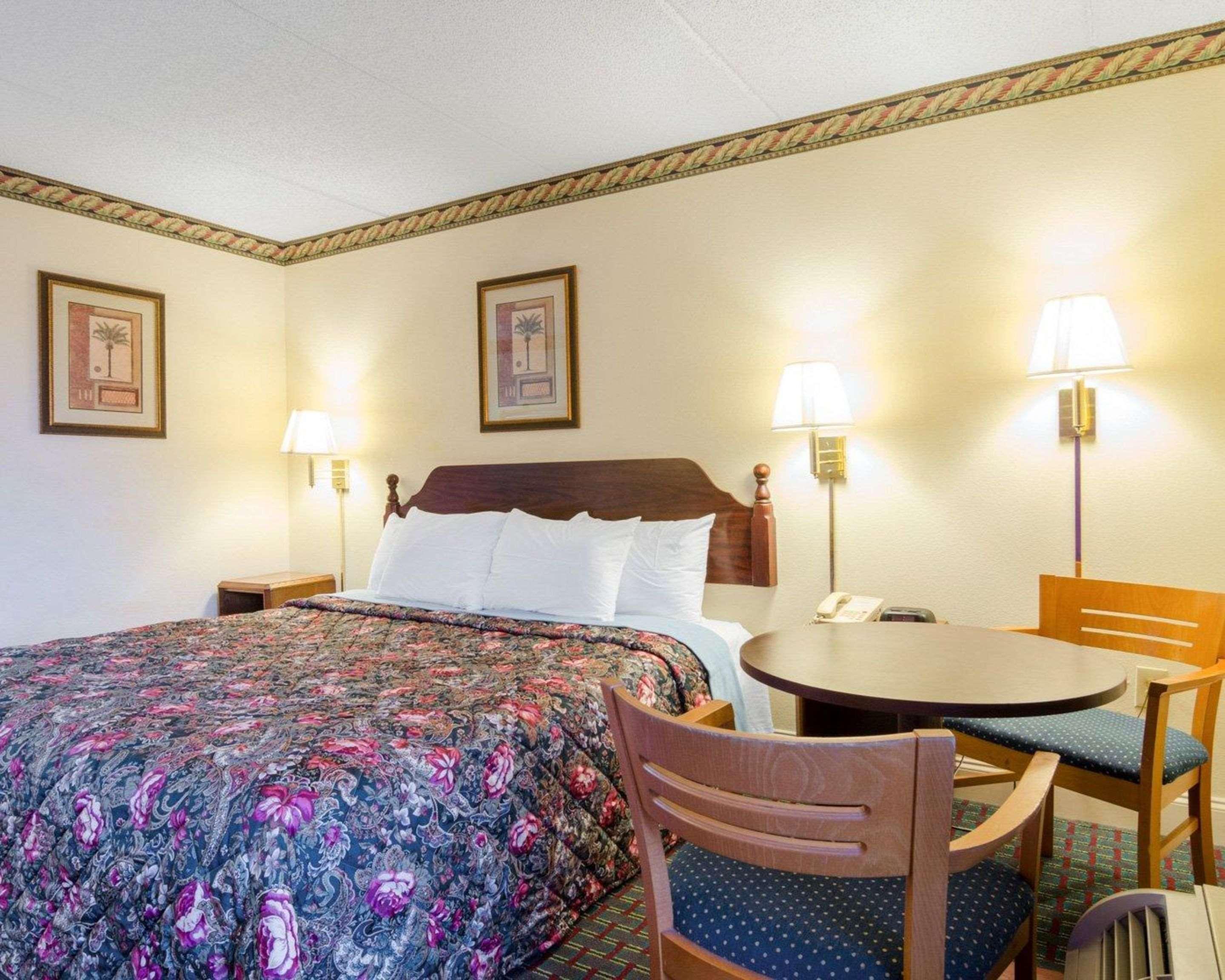 Rodeway Inn Norcross Exterior foto