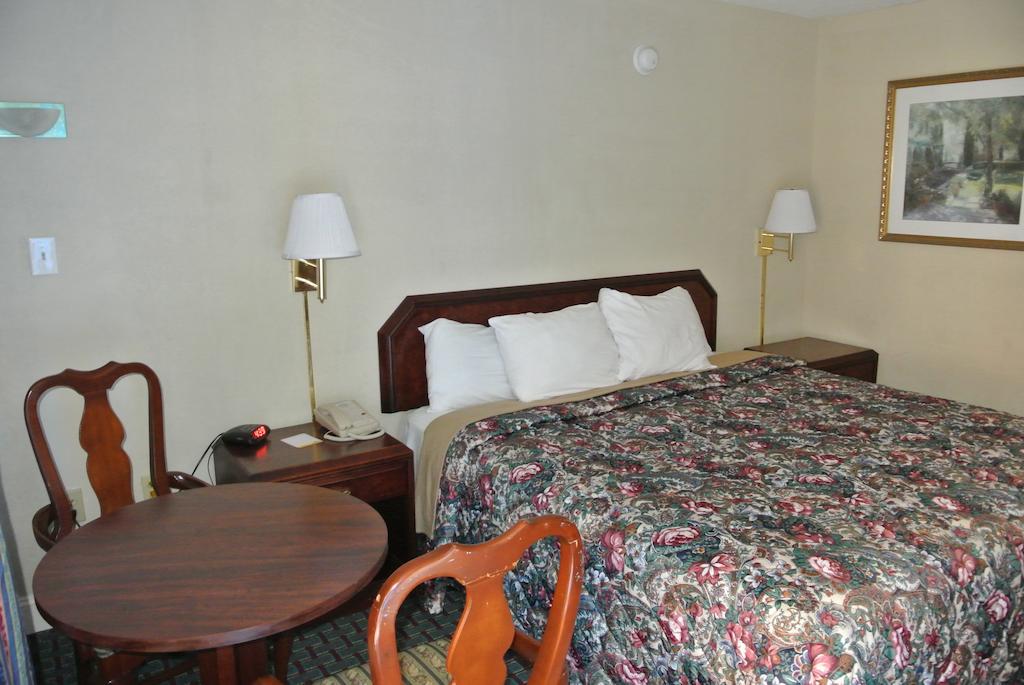 Rodeway Inn Norcross Zimmer foto