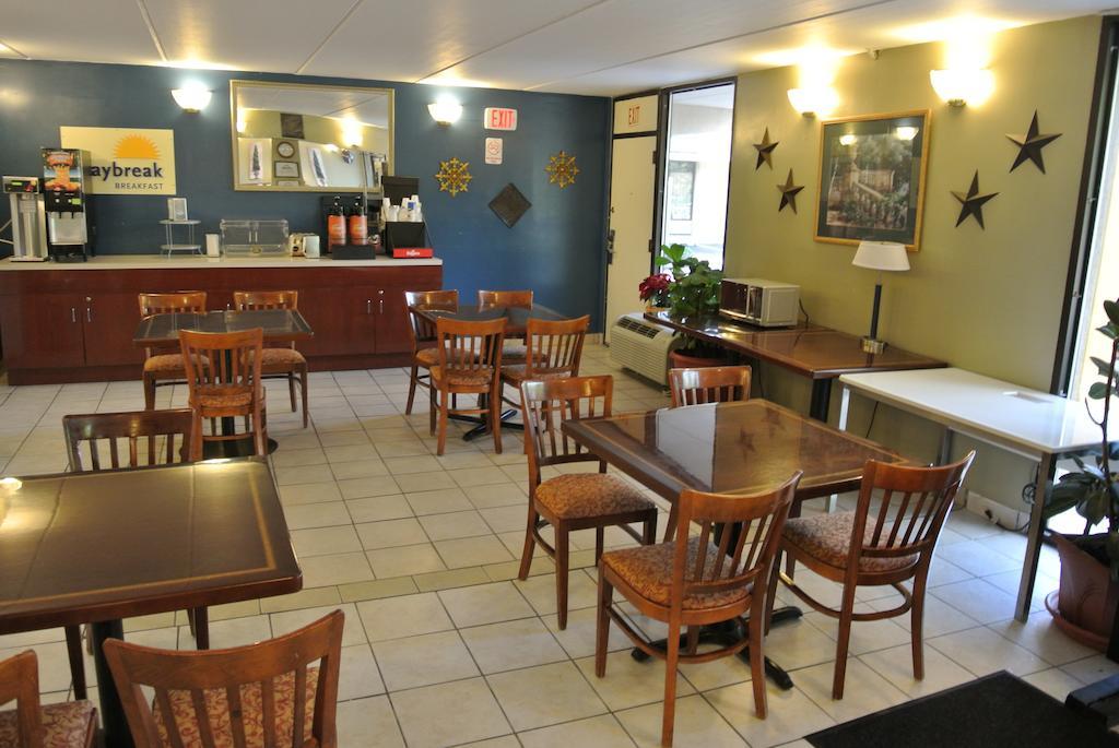Rodeway Inn Norcross Exterior foto